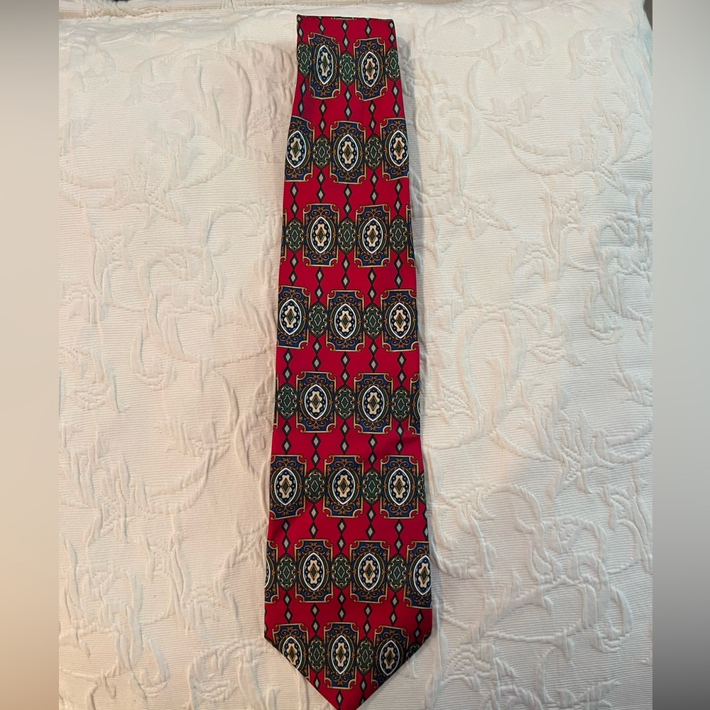 Elegant Red and Black Geometric Tie